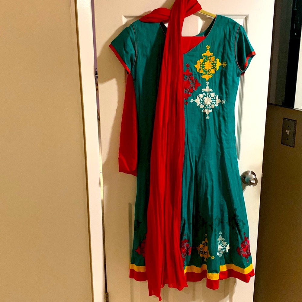 Beautiful traditional Indian chudidhaar with Chunni